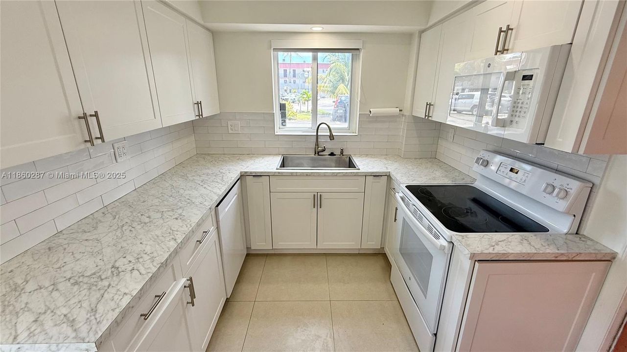 待售: $222,500 (2 贝兹, 2 浴室, 1116 平方英尺)