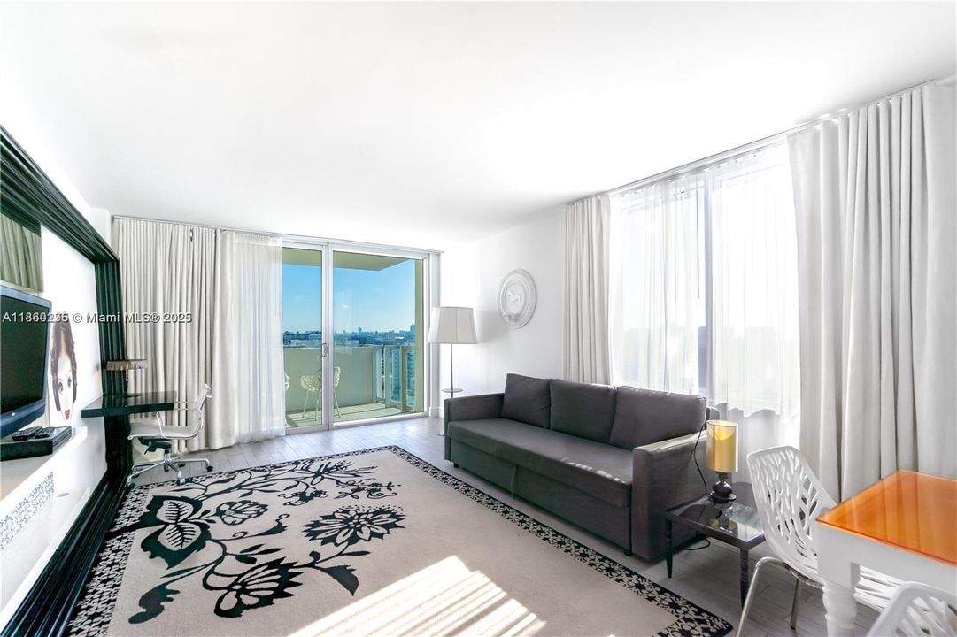 待售: $550,000 (1 贝兹, 1 浴室, 809 平方英尺)