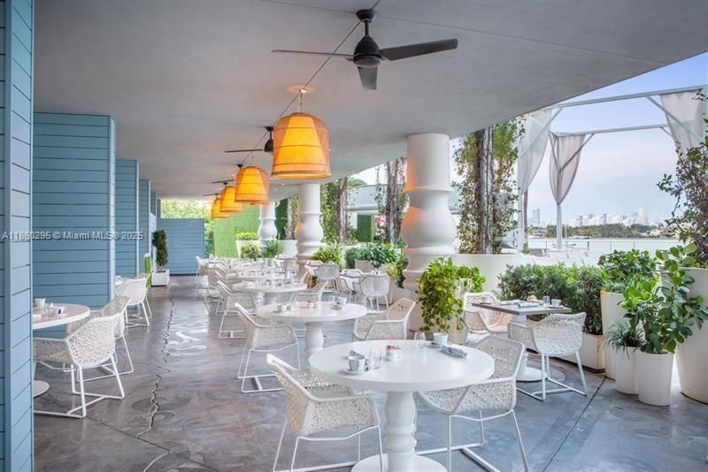 待售: $550,000 (1 贝兹, 1 浴室, 809 平方英尺)