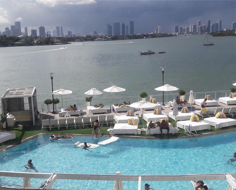 待售: $550,000 (1 贝兹, 1 浴室, 809 平方英尺)