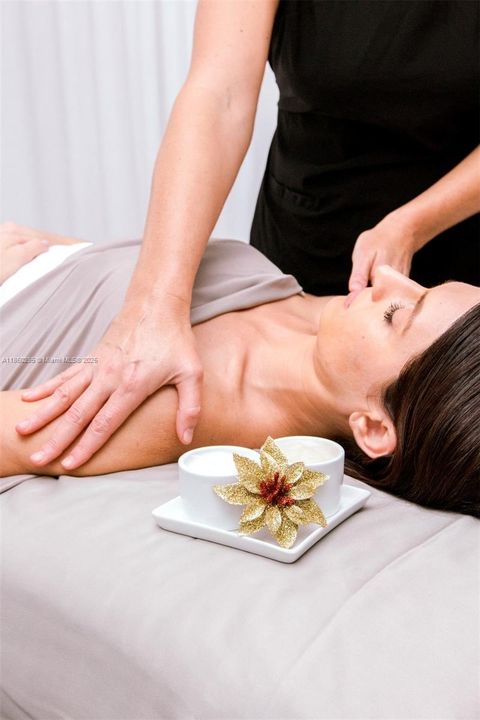 待售: $550,000 (1 贝兹, 1 浴室, 809 平方英尺)