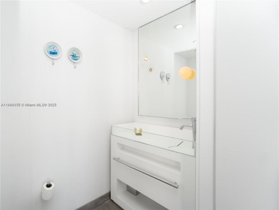 待售: $550,000 (1 贝兹, 1 浴室, 809 平方英尺)