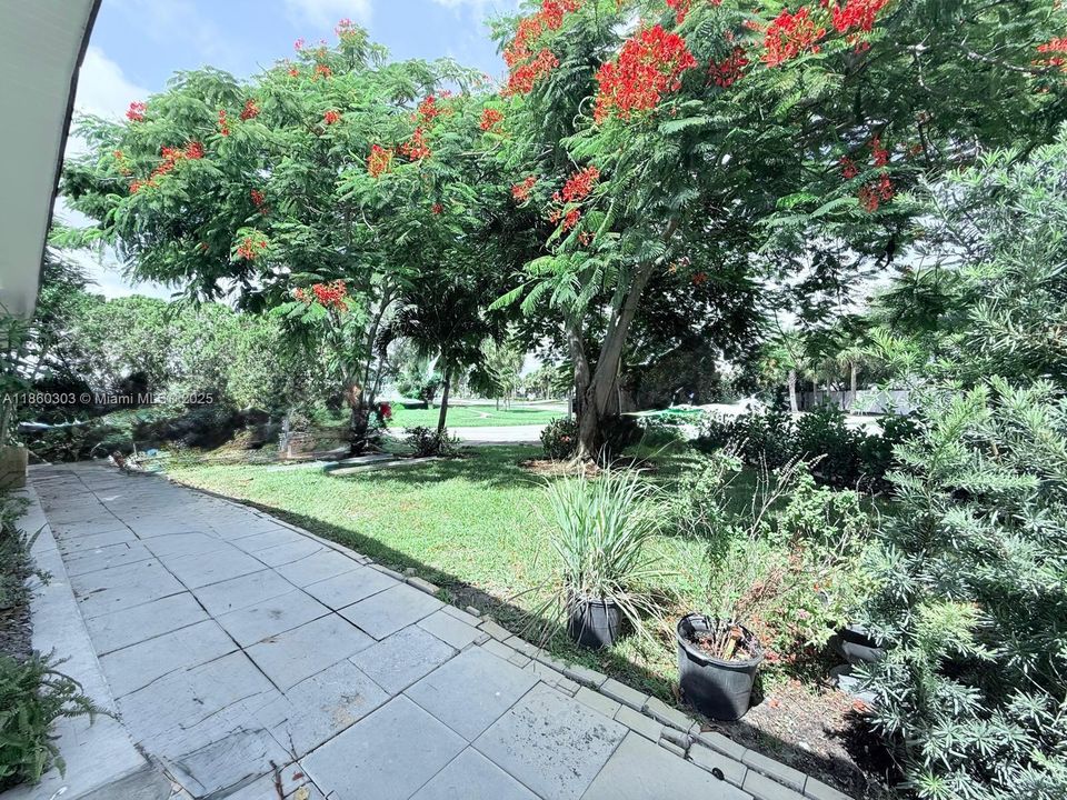 Recientemente alquilado: $3,700 (3 camas, 3 baños, 1200 Pies cuadrados)