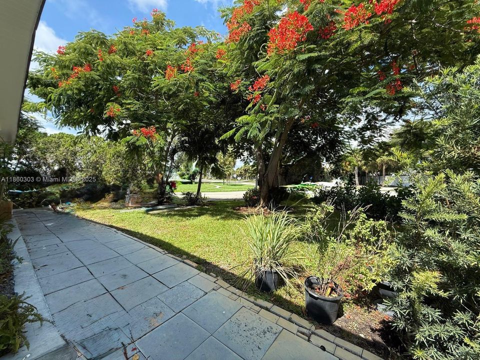 Recientemente alquilado: $3,700 (3 camas, 3 baños, 1200 Pies cuadrados)