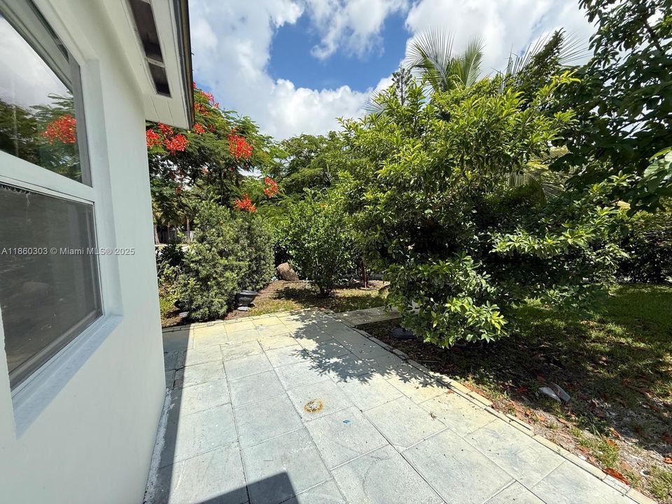 Recientemente alquilado: $3,700 (3 camas, 3 baños, 1200 Pies cuadrados)