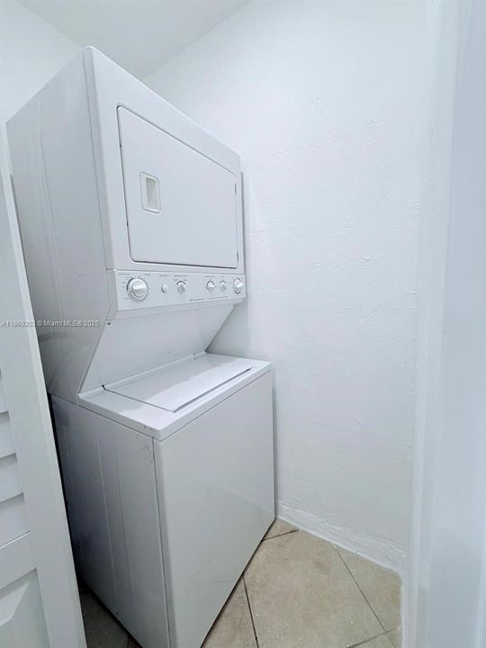 Recientemente alquilado: $3,700 (3 camas, 3 baños, 1200 Pies cuadrados)