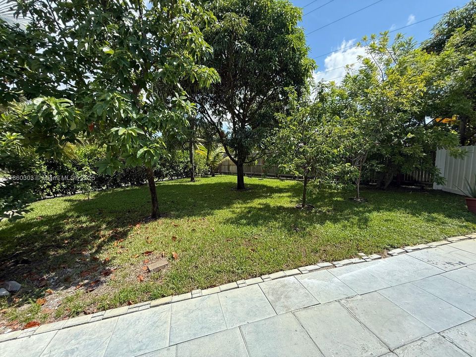 Recientemente alquilado: $3,700 (3 camas, 3 baños, 1200 Pies cuadrados)