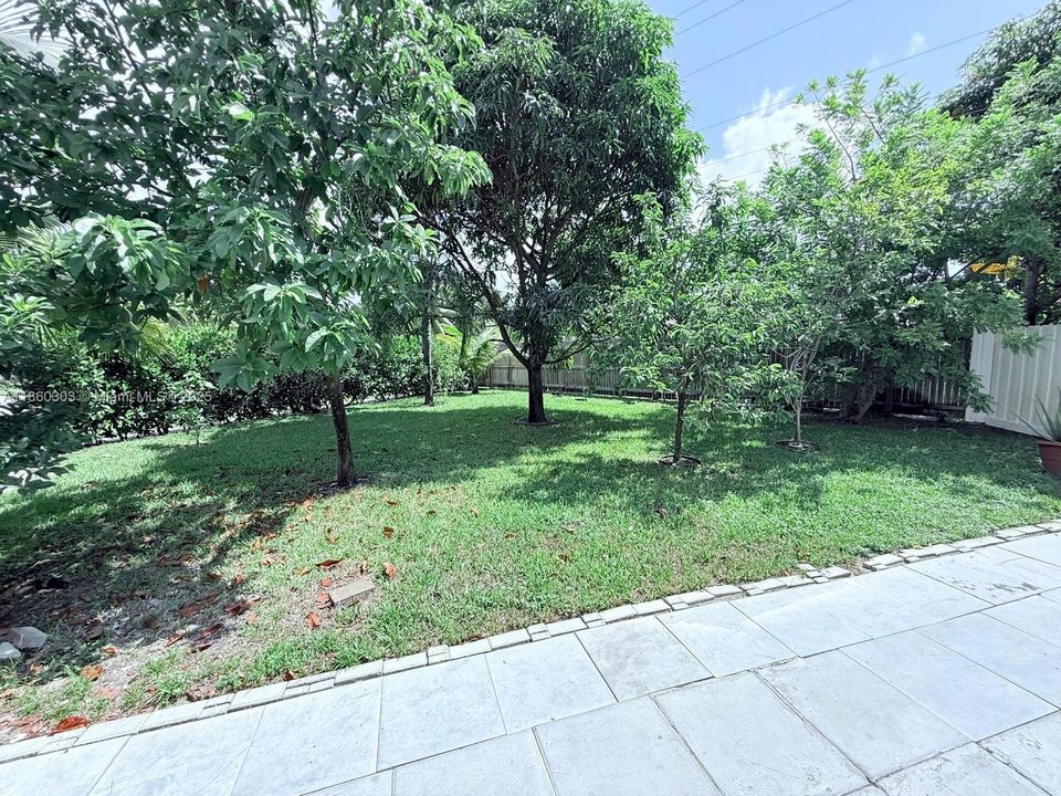 Recientemente alquilado: $3,700 (3 camas, 3 baños, 1200 Pies cuadrados)