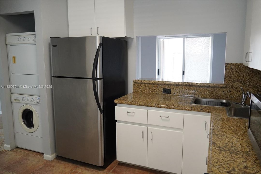 For Sale: $409,500 (2 beds, 2 baths, 893 Square Feet)