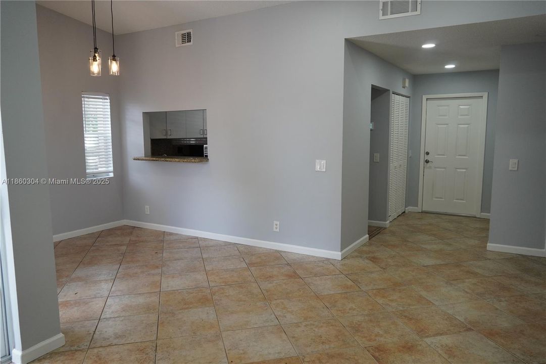 For Sale: $409,500 (2 beds, 2 baths, 893 Square Feet)