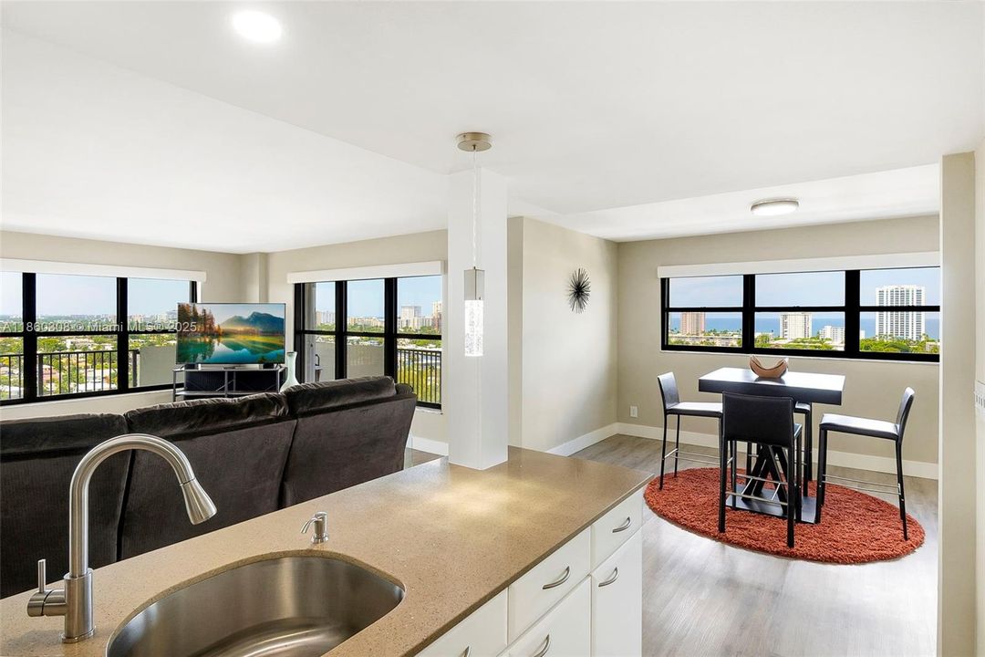 最近售出: $549,900 (2 贝兹, 2 浴室, 1480 平方英尺)