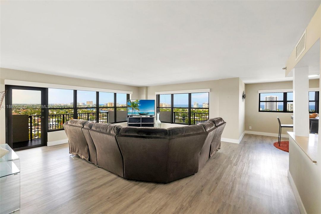 最近售出: $549,900 (2 贝兹, 2 浴室, 1480 平方英尺)