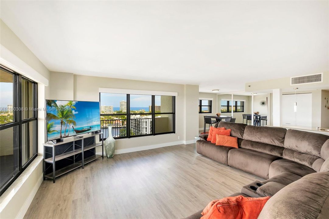 最近售出: $549,900 (2 贝兹, 2 浴室, 1480 平方英尺)