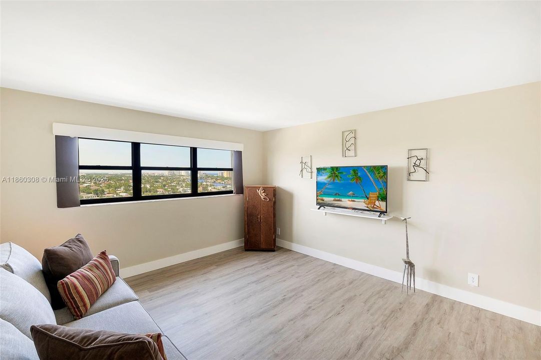 最近售出: $549,900 (2 贝兹, 2 浴室, 1480 平方英尺)