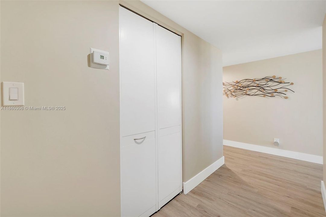 最近售出: $549,900 (2 贝兹, 2 浴室, 1480 平方英尺)