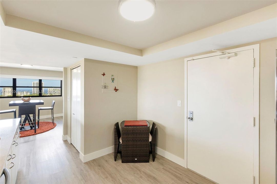 最近售出: $549,900 (2 贝兹, 2 浴室, 1480 平方英尺)