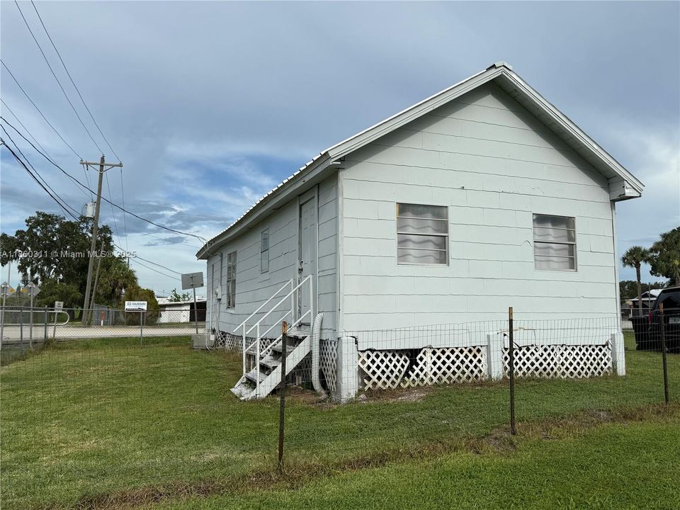 Active With Contract: $154,999 (4 beds, 2 baths, 1829 Square Feet)