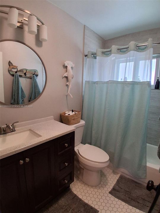 Под контрактом: $144,900 (1 спален, 1 ванн, 460 Квадратных фут)