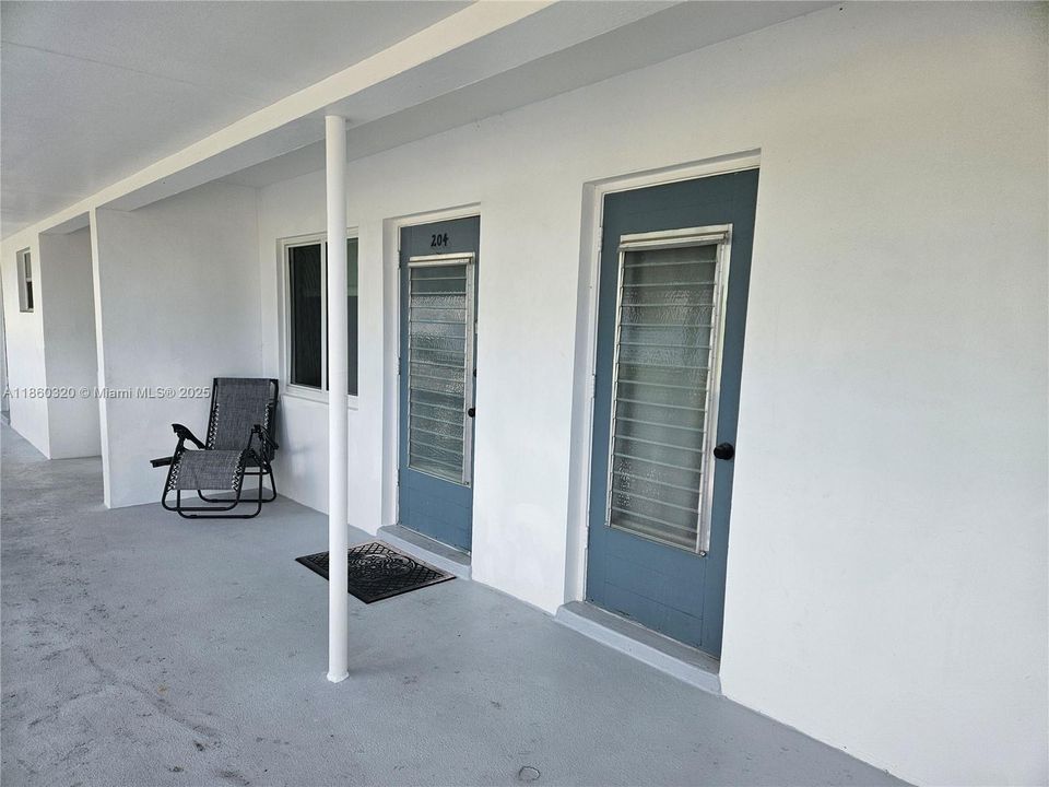 Под контрактом: $144,900 (1 спален, 1 ванн, 460 Квадратных фут)