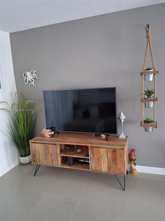 Под контрактом: $144,900 (1 спален, 1 ванн, 460 Квадратных фут)