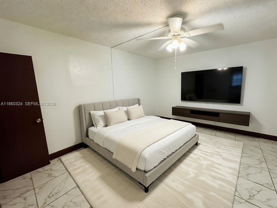 For Sale: $232,000 (2 beds, 2 baths, 1100 Square Feet)