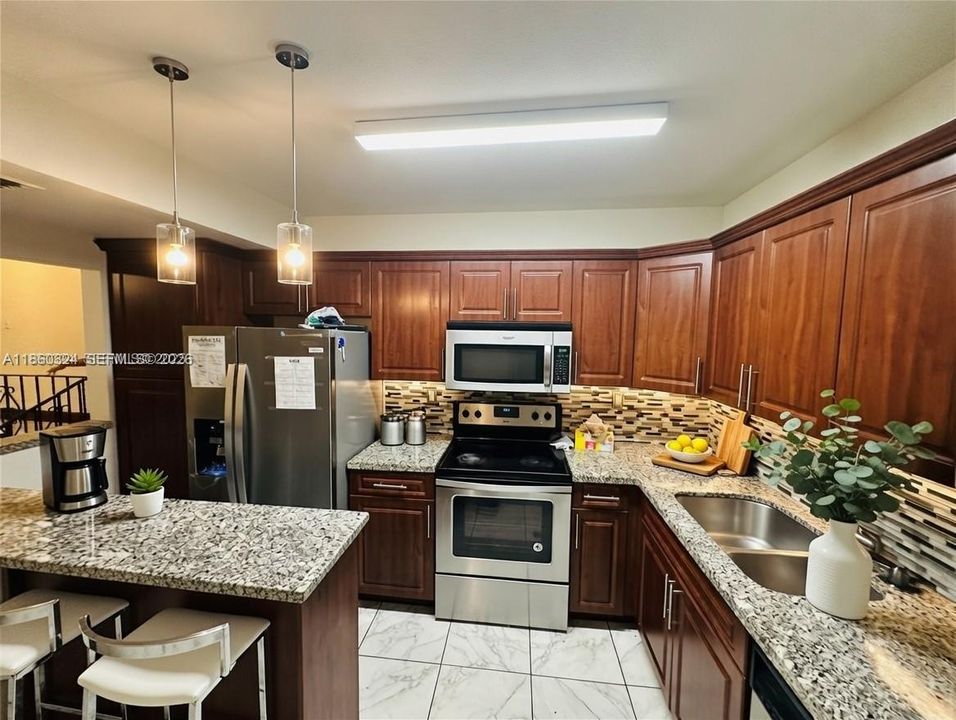 For Sale: $232,000 (2 beds, 2 baths, 1100 Square Feet)
