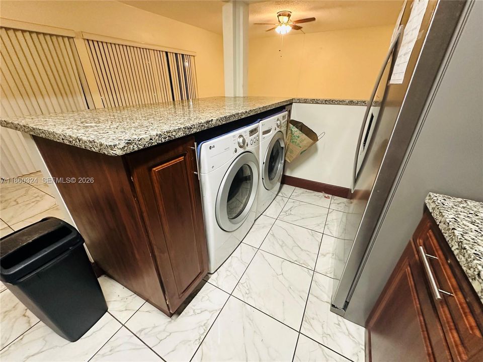For Sale: $232,000 (2 beds, 2 baths, 1100 Square Feet)