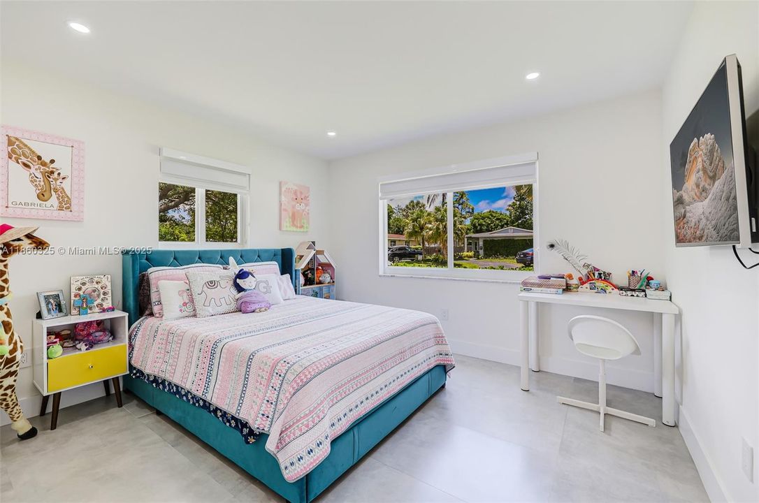 For Rent: $4,100 (3 beds, 2 baths, 1683 Square Feet)