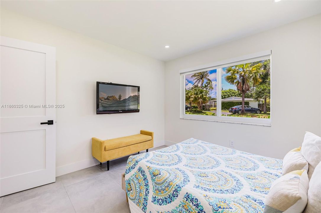 For Rent: $4,100 (3 beds, 2 baths, 1683 Square Feet)