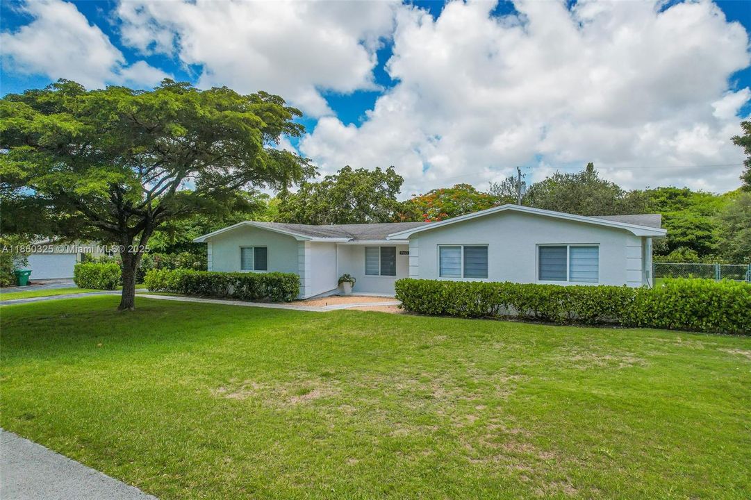 For Rent: $4,100 (3 beds, 2 baths, 1683 Square Feet)