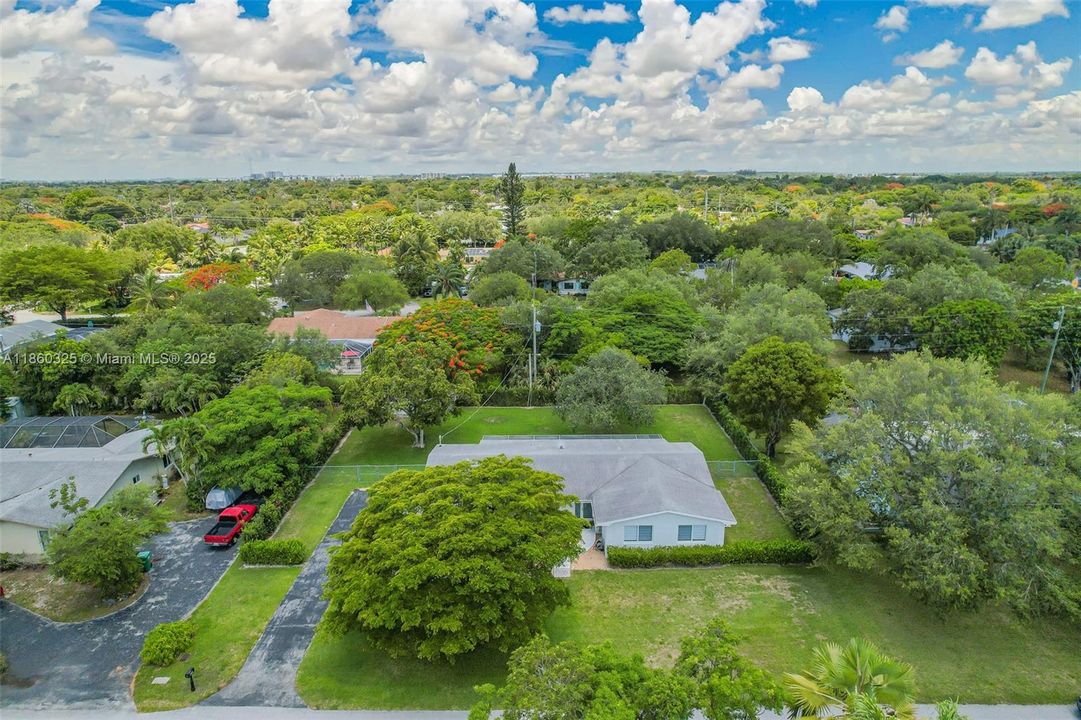 For Rent: $4,100 (3 beds, 2 baths, 1683 Square Feet)