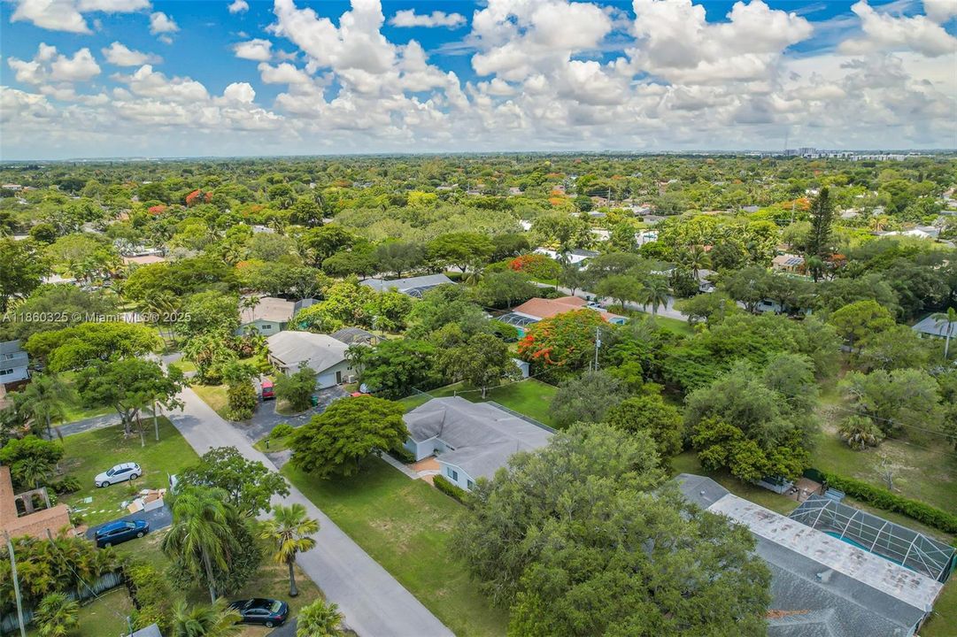 For Rent: $4,100 (3 beds, 2 baths, 1683 Square Feet)