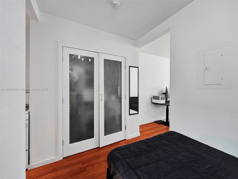 待售: $224,000 (0 贝兹, 1 浴室, 407 平方英尺)