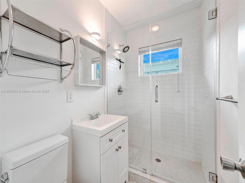 待售: $224,000 (0 贝兹, 1 浴室, 407 平方英尺)