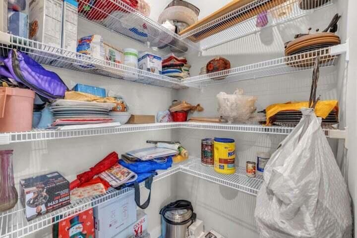 KITCHEN CLOSET