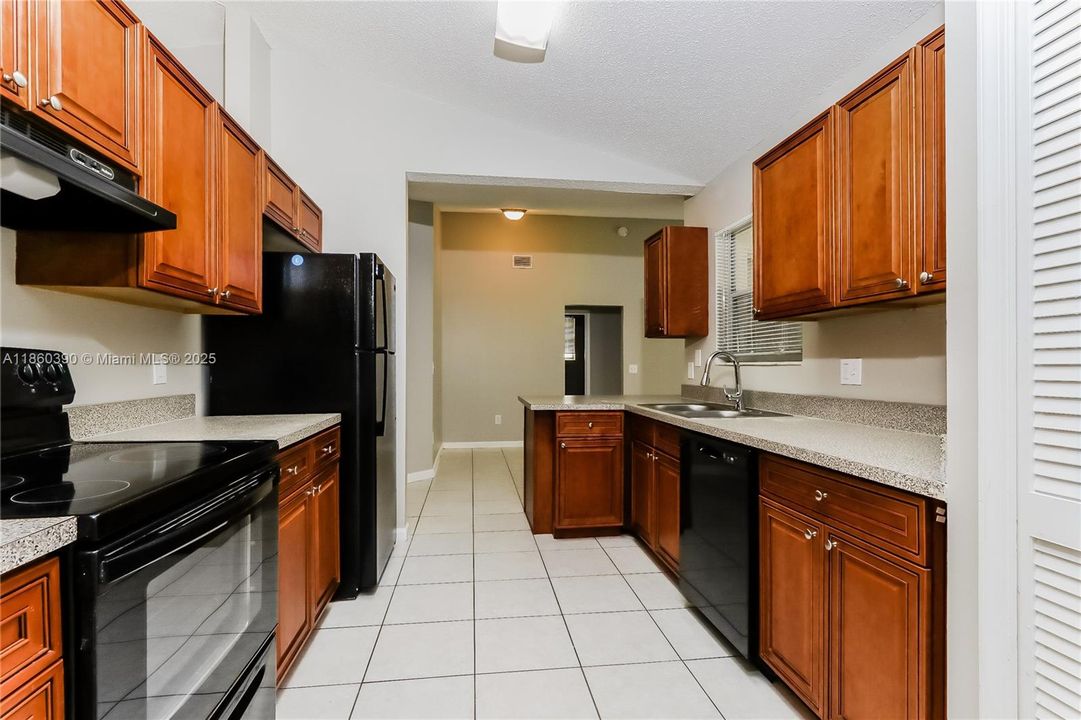 For Rent: $3,195 (3 beds, 2 baths, 1489 Square Feet)