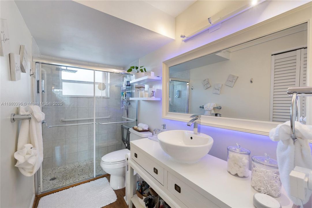 Active With Contract: $125,000 (1 beds, 1 baths, 856 Square Feet)