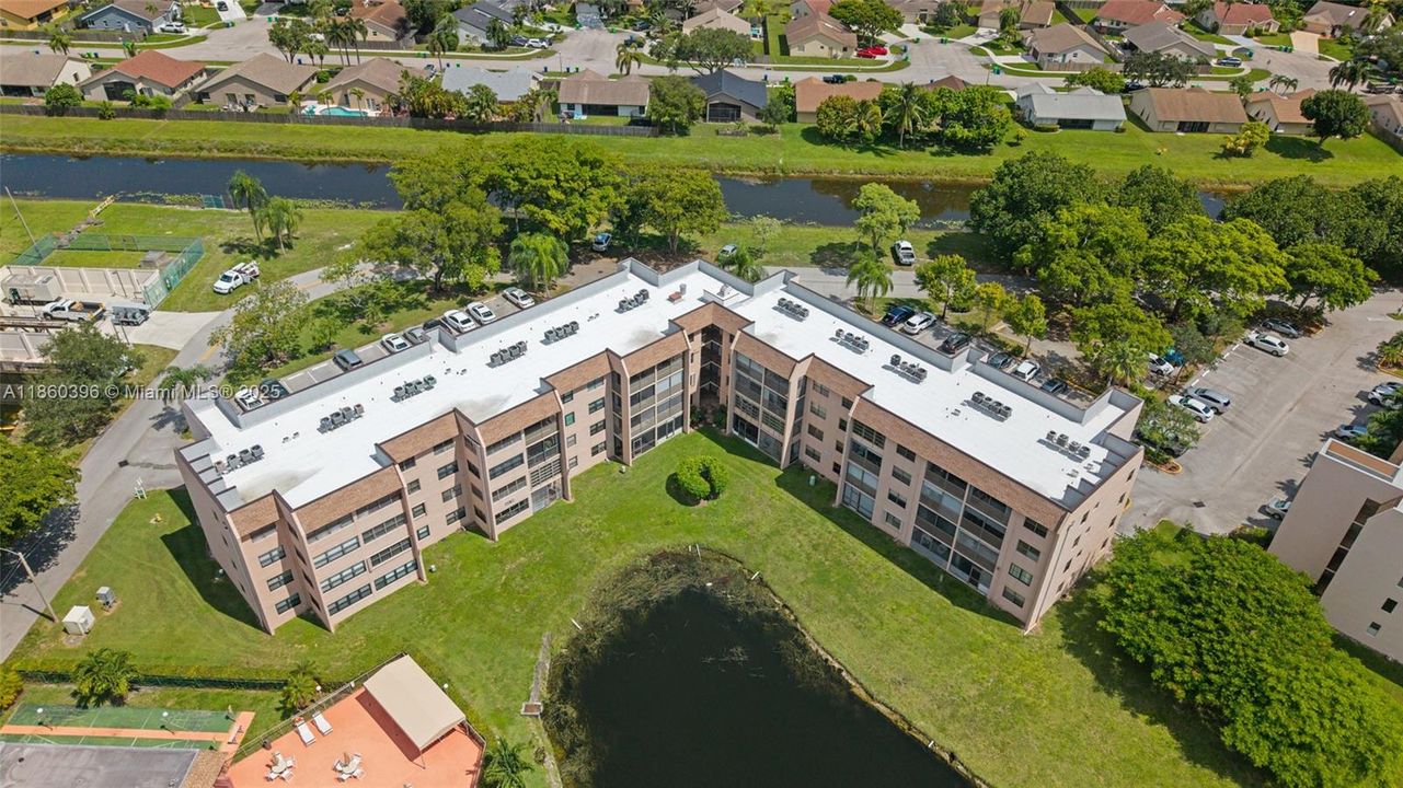 Active With Contract: $125,000 (1 beds, 1 baths, 856 Square Feet)