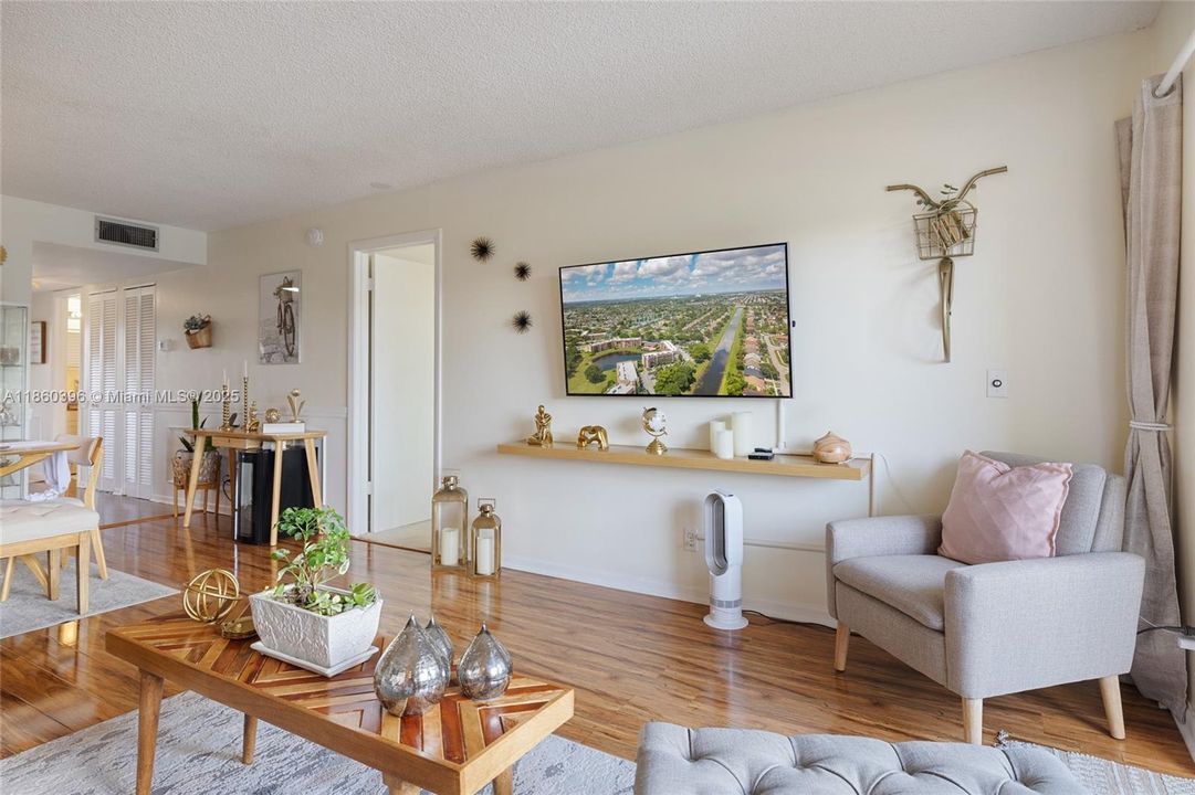 Active With Contract: $125,000 (1 beds, 1 baths, 856 Square Feet)