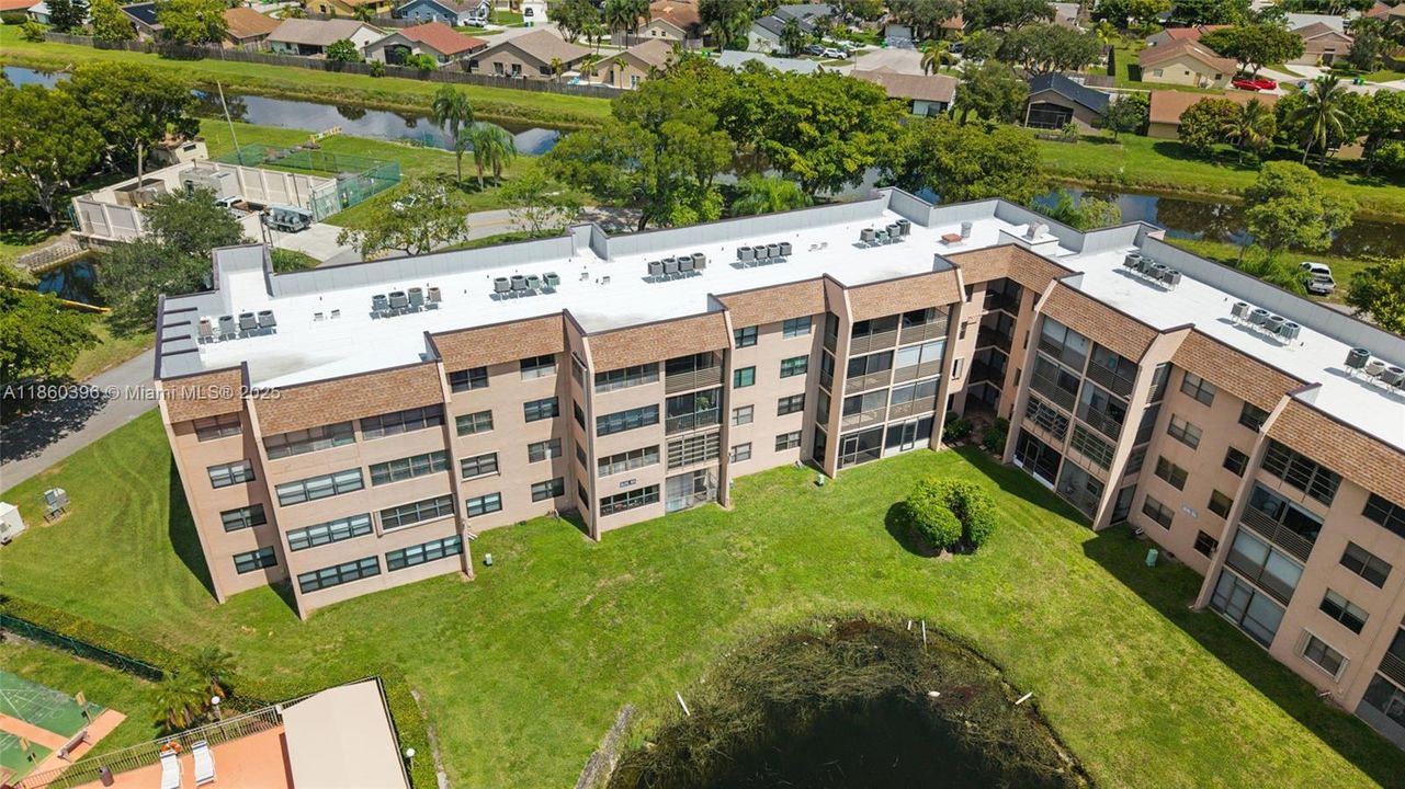 Active With Contract: $125,000 (1 beds, 1 baths, 856 Square Feet)