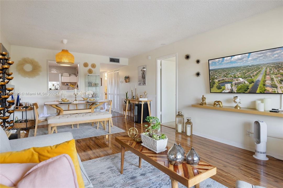 Active With Contract: $125,000 (1 beds, 1 baths, 856 Square Feet)