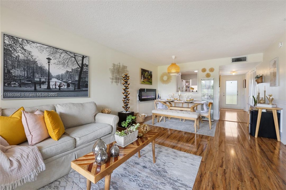 Active With Contract: $125,000 (1 beds, 1 baths, 856 Square Feet)