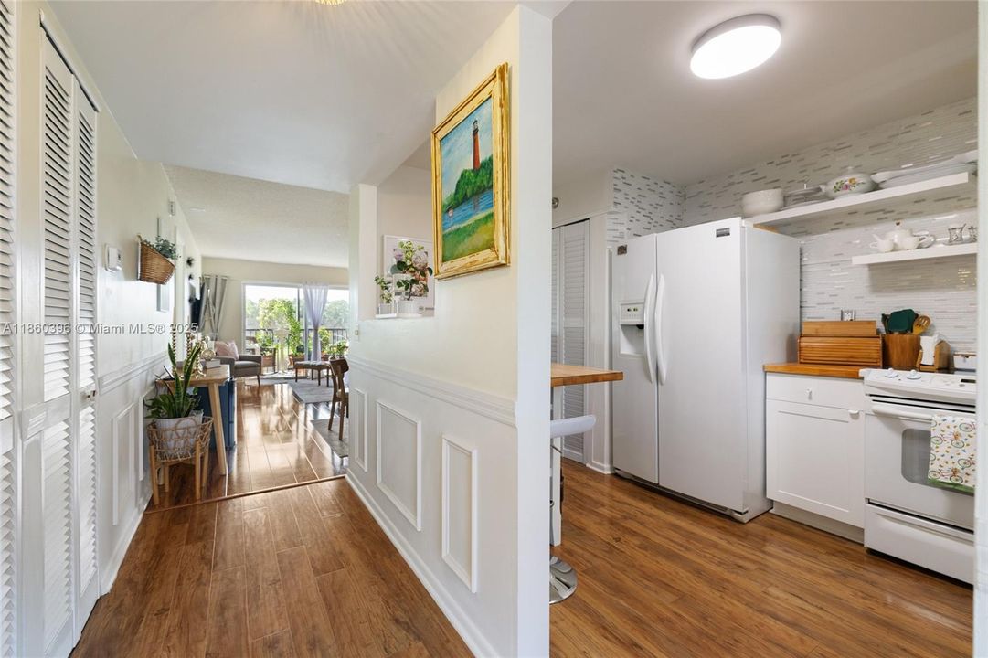 Active With Contract: $125,000 (1 beds, 1 baths, 856 Square Feet)