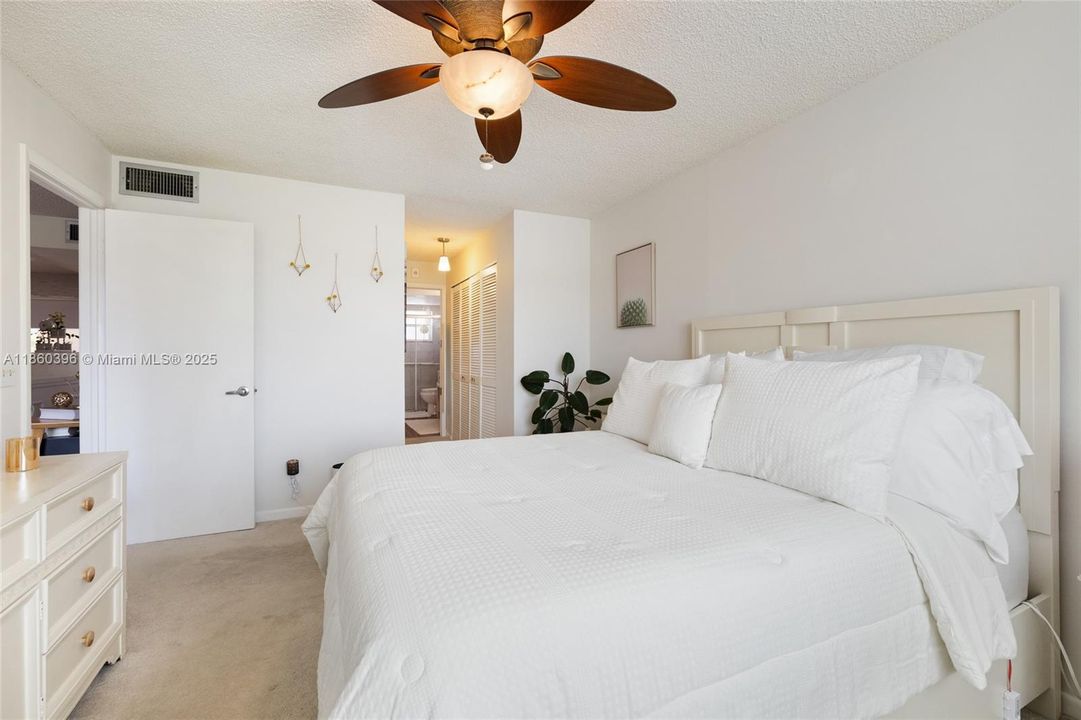 Active With Contract: $125,000 (1 beds, 1 baths, 856 Square Feet)