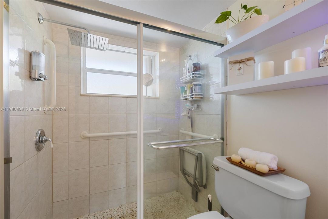 Active With Contract: $125,000 (1 beds, 1 baths, 856 Square Feet)