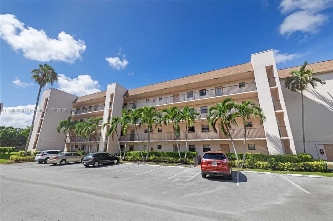 Active With Contract: $125,000 (1 beds, 1 baths, 856 Square Feet)