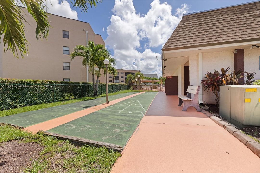 Active With Contract: $125,000 (1 beds, 1 baths, 856 Square Feet)