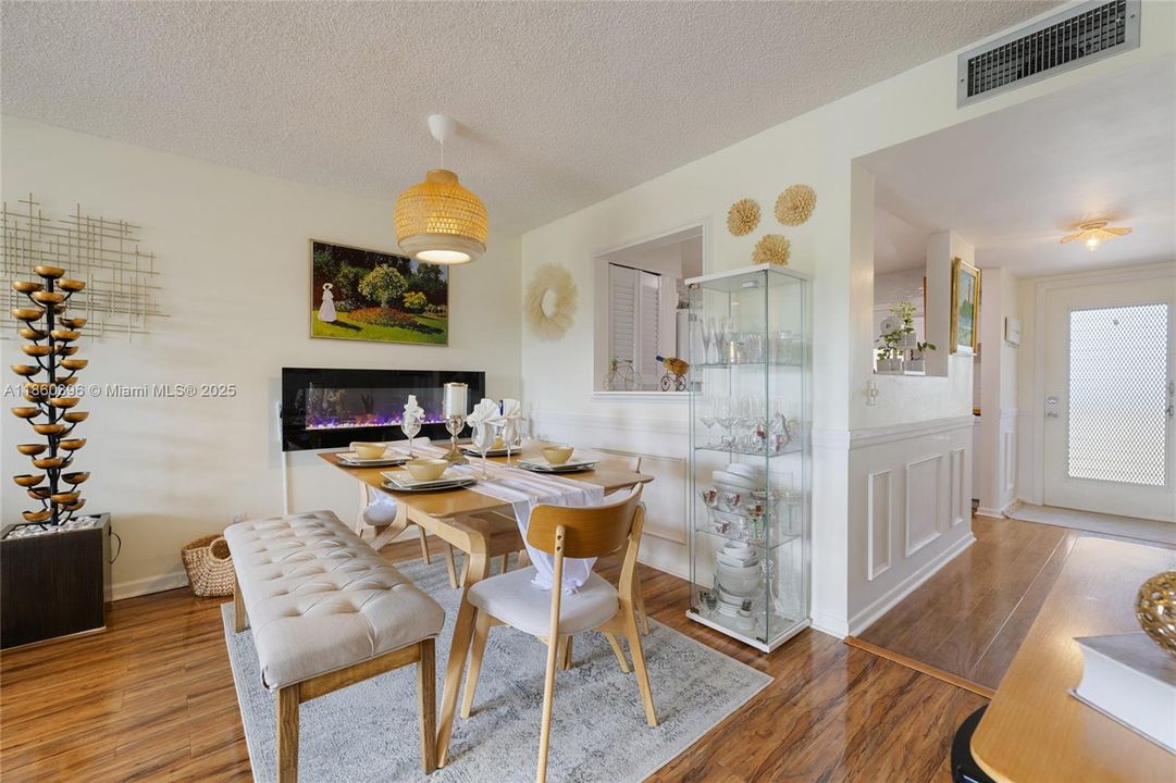 Active With Contract: $125,000 (1 beds, 1 baths, 856 Square Feet)