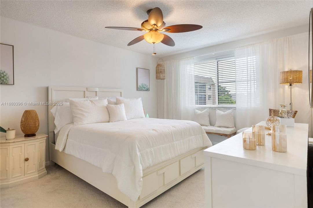 Active With Contract: $125,000 (1 beds, 1 baths, 856 Square Feet)