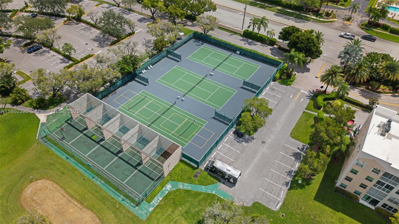 Active With Contract: $125,000 (1 beds, 1 baths, 856 Square Feet)